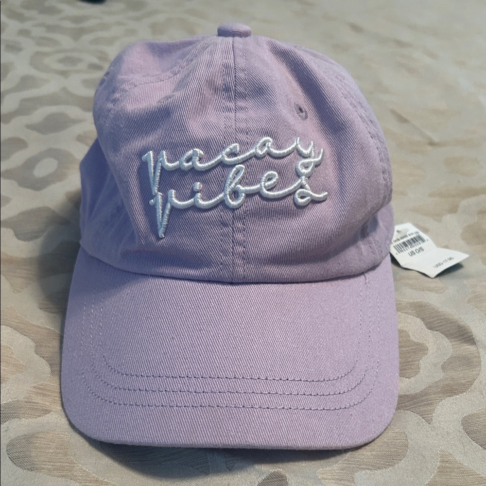 ‘Vacay Vibes’ American Eagle Outfitters baseball cap